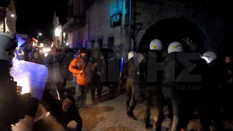 Αντιδράσεις ΣΥΡΙΖΑ - δημάρχου για την άγρια επίθεση των ΜΑΤ στη Χίο