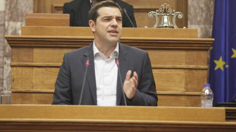 Σκηνικό πόλωσης μέσα και έξω δημιουργεί το Μαξίμου