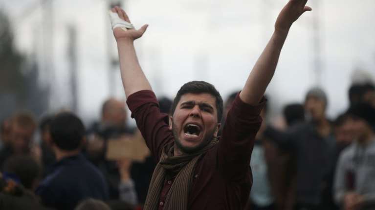 Χάος στον Πειραιά, λεηλασίες και μπλόκα στην Ειδομένη