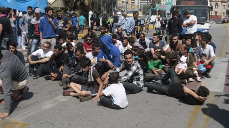 Η κυβέρνηση εγκλωβισμένη στη λογική της μη επέμβασης