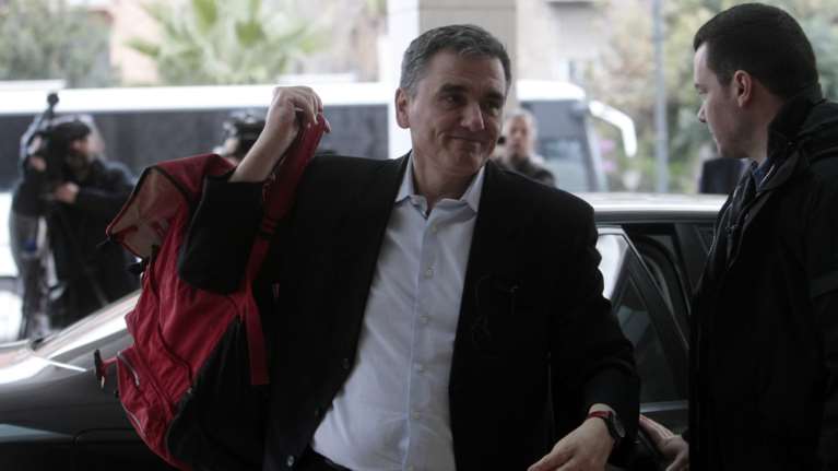 Συμφωνία χωρίς πίστωση, σκληρά μέτρα τοις μετρητοίς