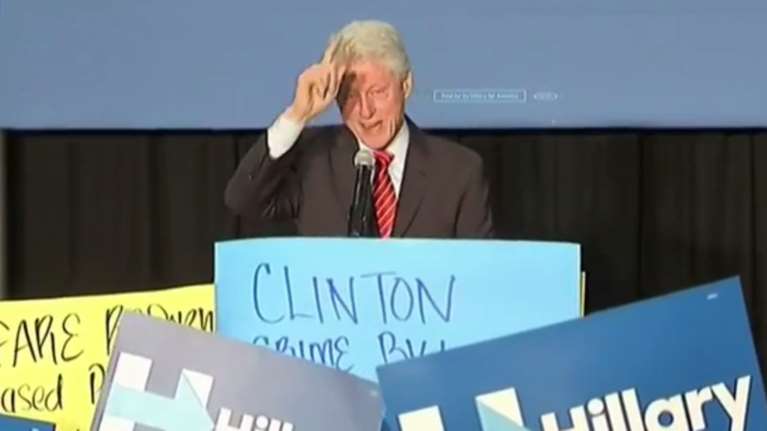 Διαδηλώσεις κατά Μπιλ Κλίντον σε συγκέντρωση της Χίλαρι