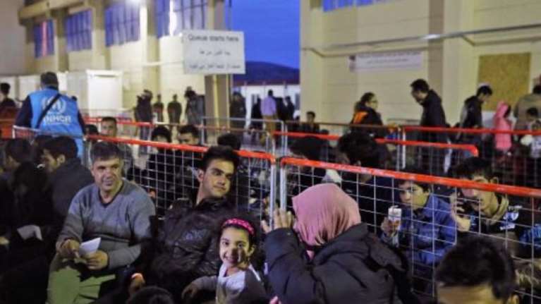 Διεθνής Αμνηστία: Αυθαίρετη κράτηση προσφύγων στα νησιά