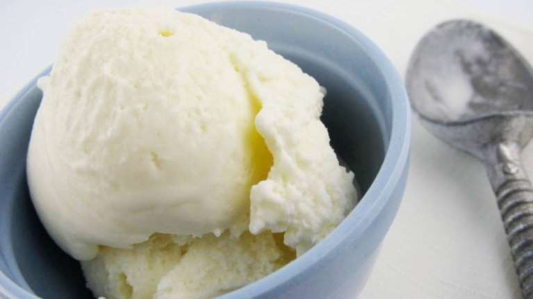 Γιατί θα είναι πιο ακριβό φέτος το παγωτό βανίλια;