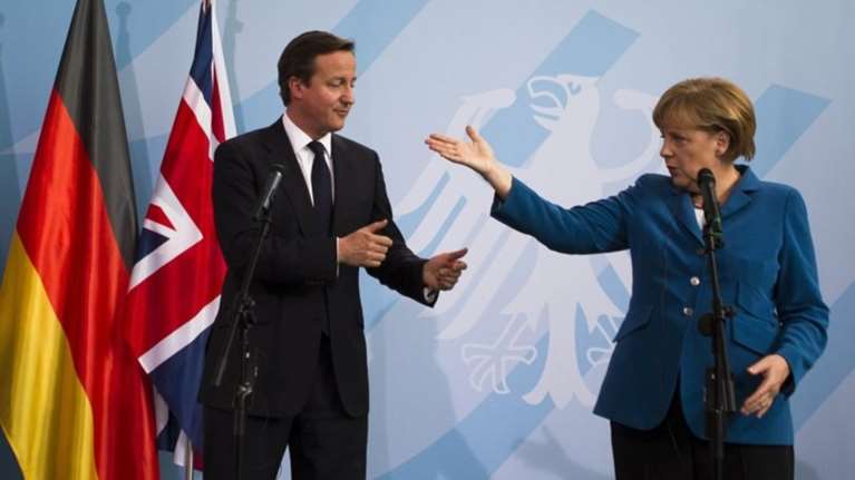 Πρωτοφανής κίνηση:Ο Κάμερον δημοσιοποίησε τις φορολογικές του δηλώσεις