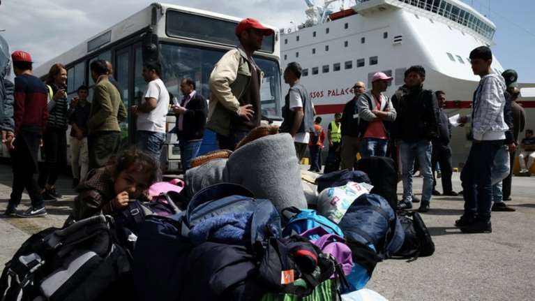 Στον Σκαραμαγκά 1050 πρόσφυγες από τον Πειραιά