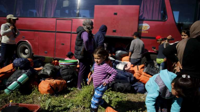 Οκτώ λεωφορεία με πρόσφυγες έφυγαν από την Ειδομένη