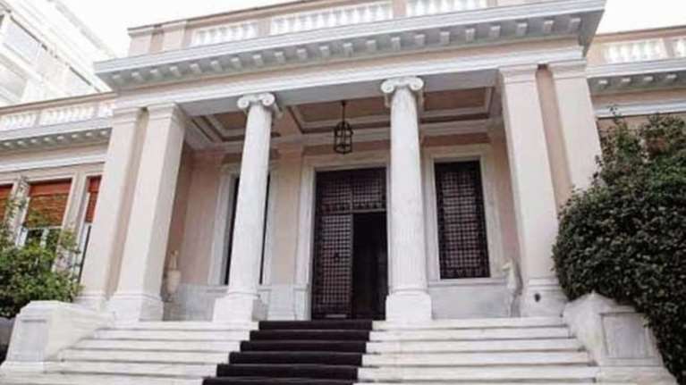 Ενα βήμα πίσω από Μαξίμου για τα μονομερή νομοσχέδια