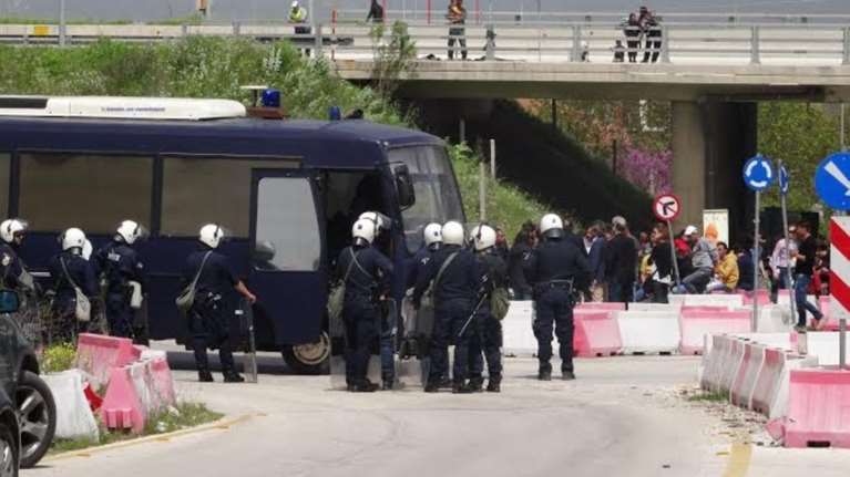 Εισβολή αντιεξουσιαστών στο Δημαρχείο Ιωαννίνων