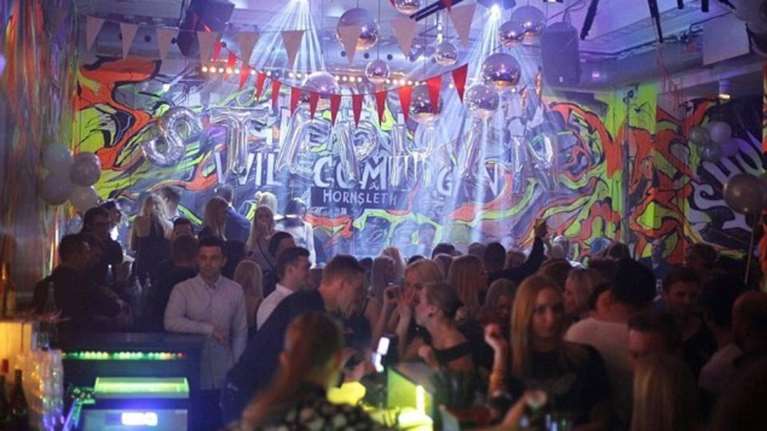 Η περίεργη αγγελία: Αμοιβή 3.000 ευρώ για παρακολούθηση 20 ώρες πορνό