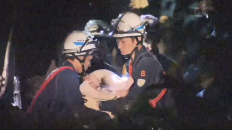 Διάσωση βρέφους 8 μηνών στα ερείπια της Ιαπωνίας