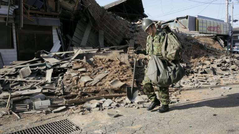 Εικοσιτρεις νεκροί, δεκάδες χιλιάδες άστεγοι από τους σεισμούς στην Ιαπωνία