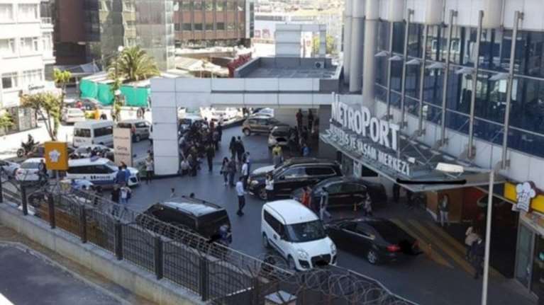 Πυροβόλησε την πρώην γυναίκα του σε εμπορικό κέντρο της Κωνσταντινούπολης