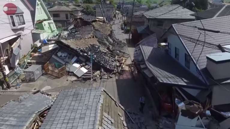 Drone καταγράφει την καταστροφή από τους σεισμούς στην Ιαπωνία