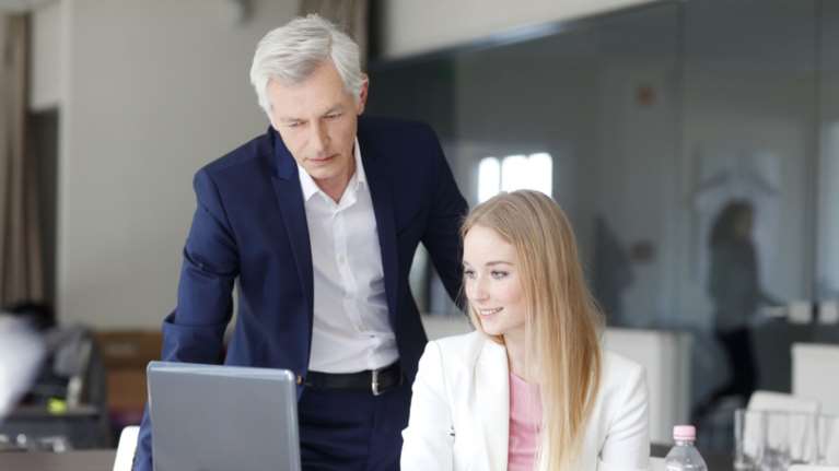 Πόσες ώρες πρέπει να δουλεύουν όσοι είναι πάνω από 40 ετών