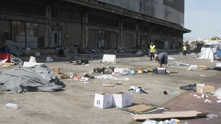 Εσωτερικές μετακινήσεις προσφύγων στο λιμάνι του Πειραιά