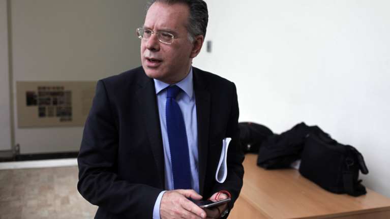 Κουμουτσάκος : Η κυβέρνηση αντί να απολογείται παιανίζει τις ήττες της