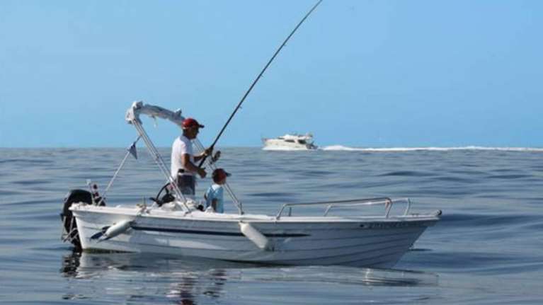 Πήγαν να φορολογήσουν το ψάρεμα γαύρου και συναγρίδας