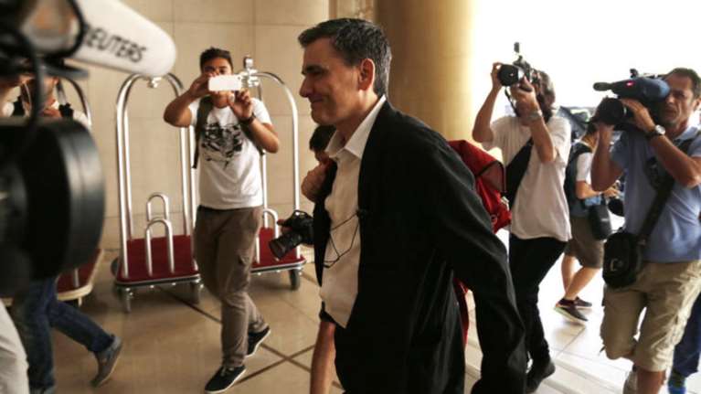 Αδιέξοδο: Οι ξένοι πιέζουν, τα μέτρα είναι ασήκωτα