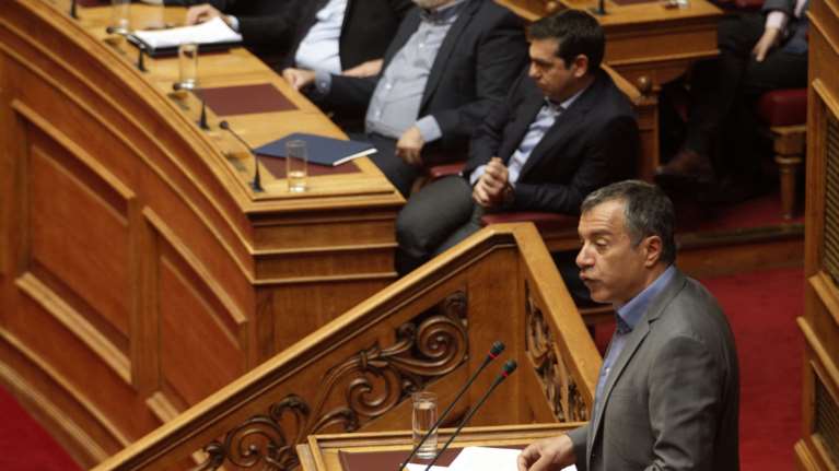 Θεοδωράκης σε Τσίπρα: Θα απαντήσετε για τα σκάνδαλα των hotspots;