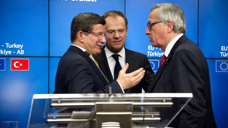 Κομισιόν: Η Τουρκία δεν πληροί ούτε τους μισούς όρους για τις βίζες