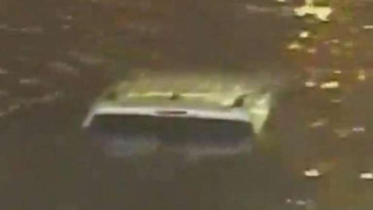 Βίντεο- σοκ: 25χρονη πνίγεται σε πλημμύρα ενώ οδηγεί