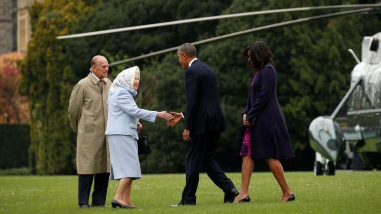 Ομπαμα-Ελισάβετ: Καρέ-καρέ η κινηματογραφική συνάντηση στο κάστρο Γουίνσδορ