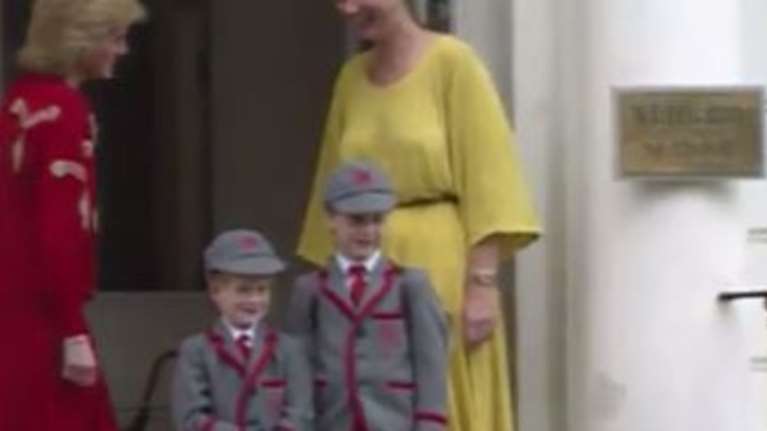 Σπάνιο βίντεο: Η Νταϊάνα πάει σχολείο τους μικρούς Ουίλιαμ και Χάρι