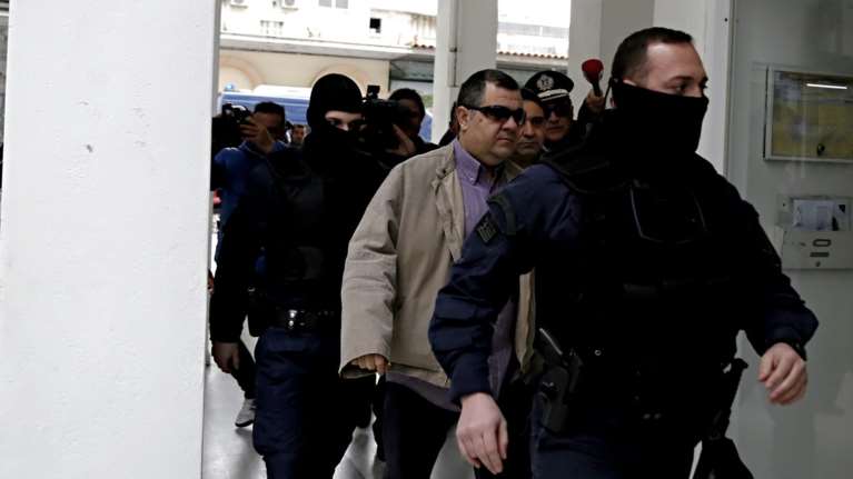 Αντιεξουσιαστές έξω από το σπίτι του Γιώργου Ρουπακιά