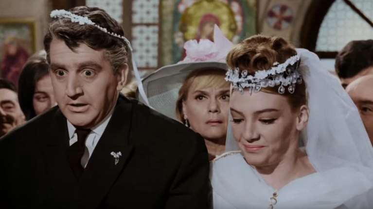 «Η δε γυνή να φοβήται τον άνδρα»: Σάρωσε σε τηλεθέαση η έγχρωμη έκδοση