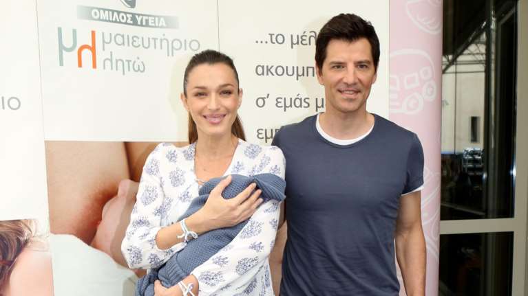 Η έξοδος Ζυγούλη-Ρουβά από το μαιευτήριο και οι πρώτες δηλώσεις