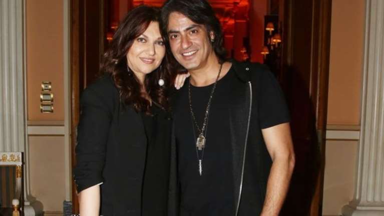 Δείτε τον γιο Γαρμπή-Σχοινά να τραγουδά στη σκηνή μαζί με τον μπαμπά του