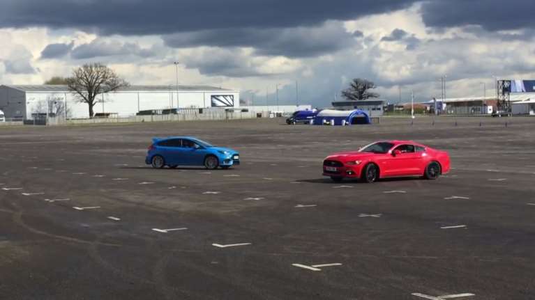 Μαθήματα χορού από Mustang GT και Focus RS