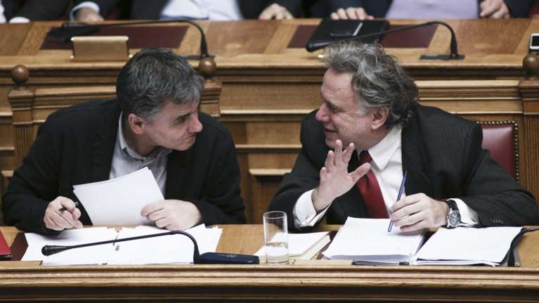 Προ των πυλών αυτόματο ψαλίδι σε μισθούς και συντάξεις