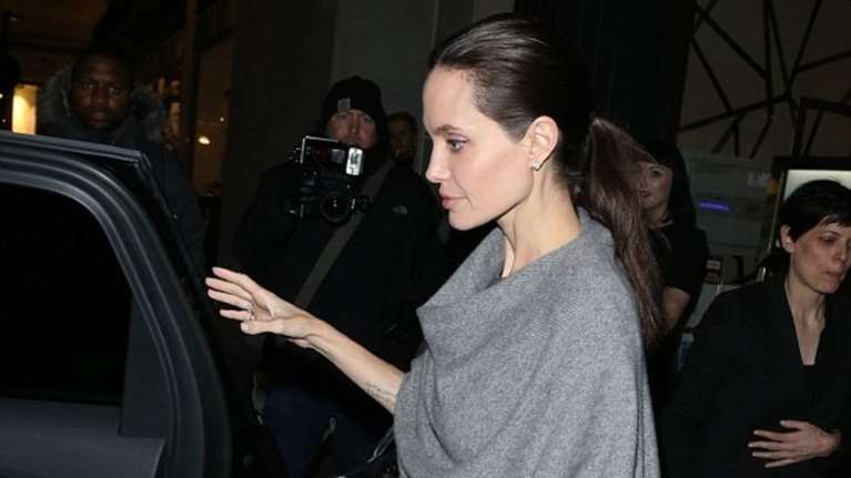 Η τρομακτική Αντζελίνα Τζολί και οι... 50 αποχρώσεις του γκρι