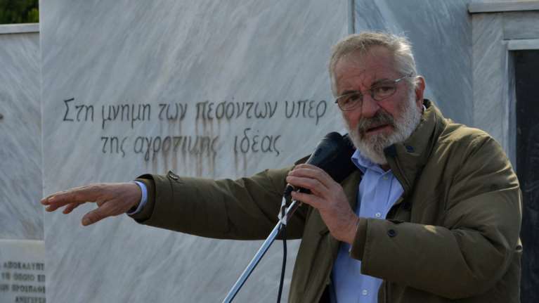 Μπούτας σε βουλευτές:Εμείς θα φάμε καμιά κότα εσείς τι θα τρώτε ντουβάρια;