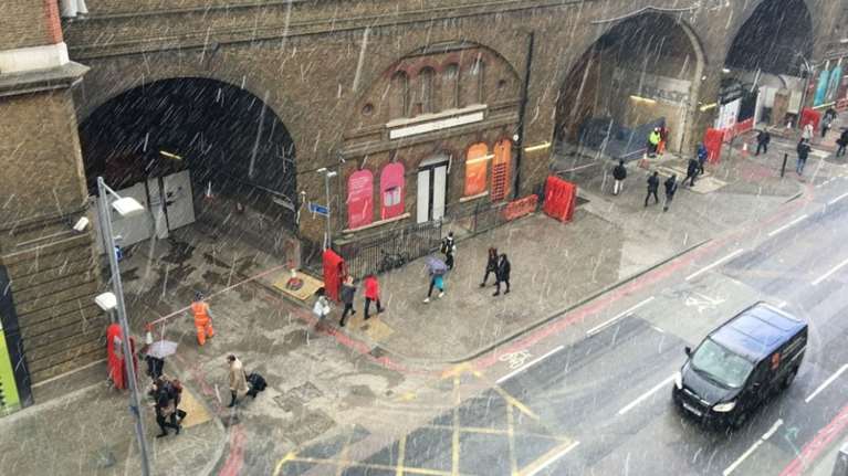 Ξαφνική χιονόπτωση στο Λονδίνο