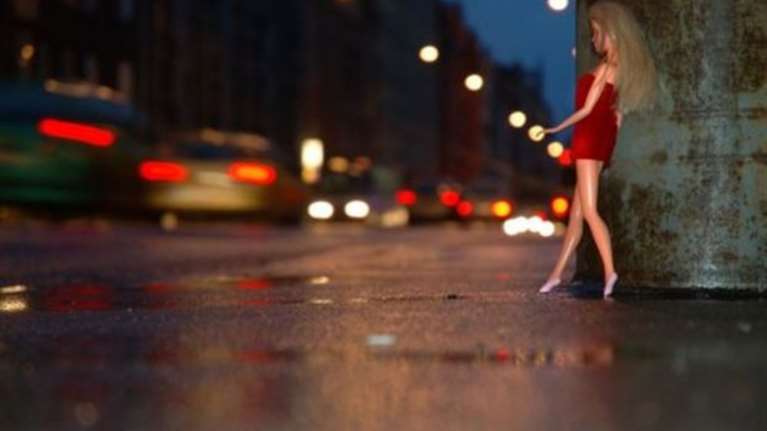 Γνωστός καλλιτεχνικός μάνατζερ σε κύκλωμα μαστροπείας