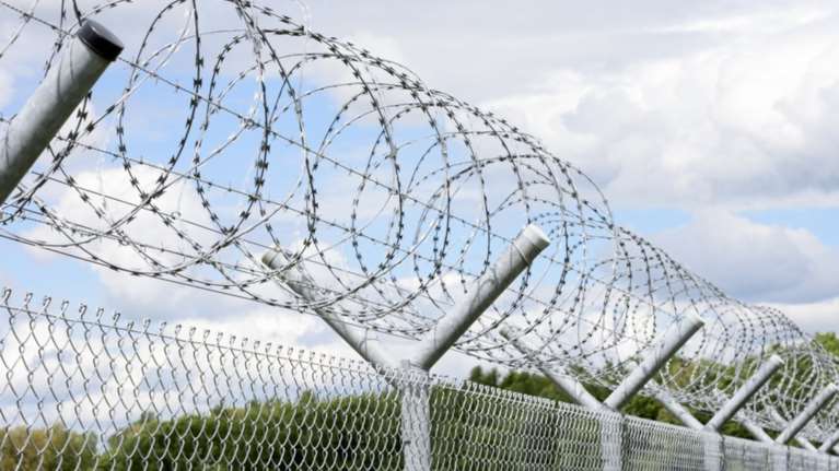 Οργή Ρέντσι για τον φράκτη που στήνει η Αυστρία στα σύνορα