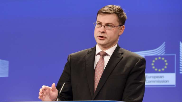 Ψυχρολουσία από Ντομπρόβσκις για το ελληνικό πρόγραμμα