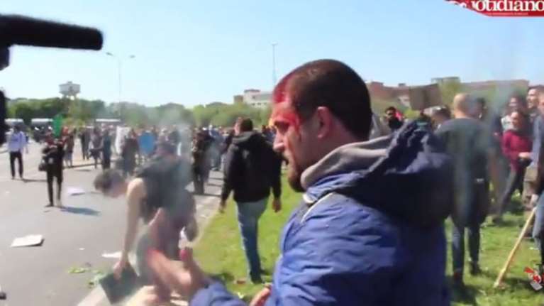 Αγριο ξύλο σε διαδήλωση κατά του Ρέντσι στην Πίζα