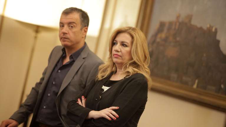 «Πόρτα» από ΠΑΣΟΚ σε ΣΥΡΙΖΑ, τι λένε για Ποτάμι