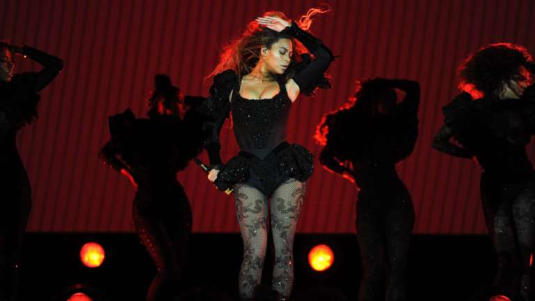 Η Μπιγιονσέ ξεσηκώνει τις αισθήσεις επί σκηνής στη νέα της περιοδεία