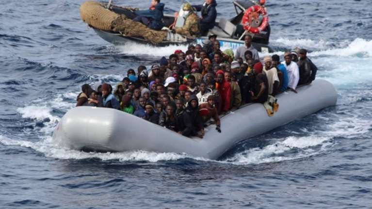 Φόβοι για δεκάδες νεκρούς μετανάστες σε νέο ναυάγιο