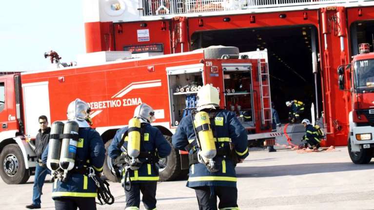 Δύο νεκροί από πυρκαγιά σε οικισμό στη Μάνδρα