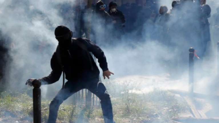 Ματωμένη Πρωτομαγιά στην Τουρκία, ένταση στο Παρίσι