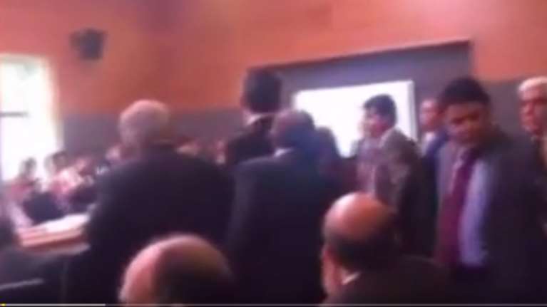 «Αγριο» ξύλο σε επιτροπή της Τουρκικής Βουλής