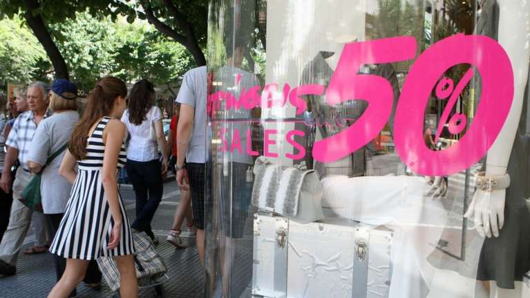 Απελπισμένοι οι έμποροι σε Αθήνα και Θεσσαλονίκη