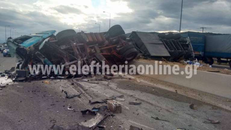Δύο νεκροί στο τροχαίο με νταλίκες &amp; ΙΧ στην Κινέτα