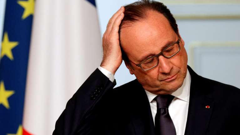 Σε ιστορικά χαμηλό ποσοστό η δημοτικότητα του Ολάντ